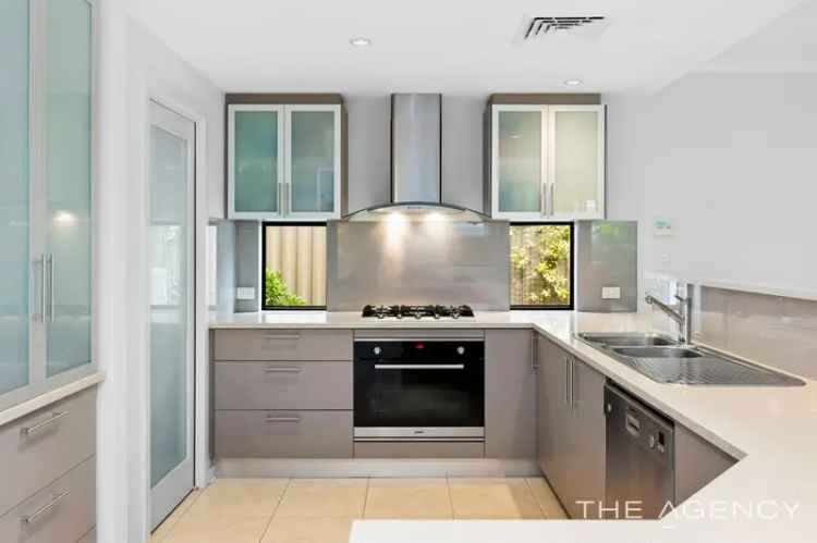 Modern 3 Bed 2 Bath Hillarys Home - Low Maintenance Living