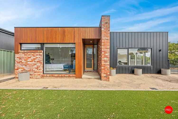 Stunning Ex-Sandhurst Display Home!