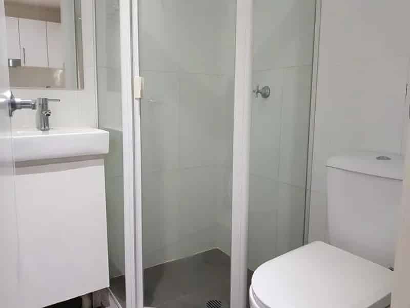 3 Mins Walk From Station & Walking Distance To Westfield!
