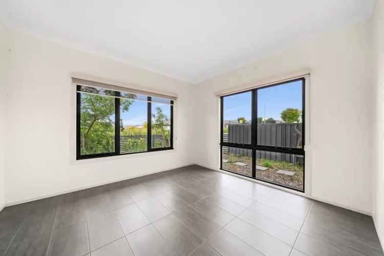 3 Bedroom Townhouse in Googong - Modern and Family Friendly