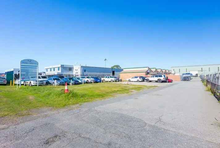 INDUSTRIAL UNIT IN THE HEART OF WELSHPOOL