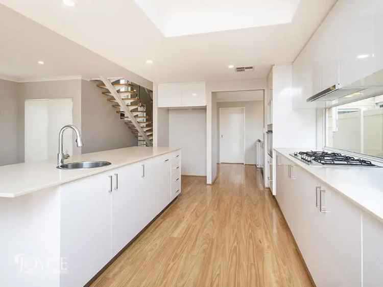 Spacious Family Home Near Mitchell Freeway