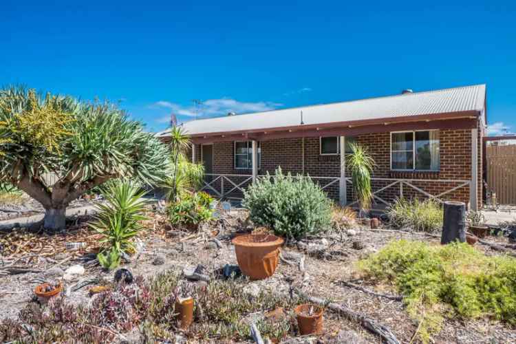 Centrally Located Charming Family Home in Dongara