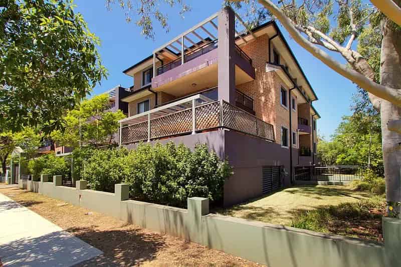 Two Bedroom Unit In Great Location