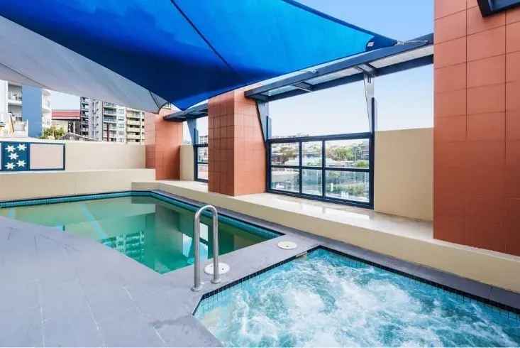 3 Bedroom Furnished Apartment Brisbane City Mantra on Mary