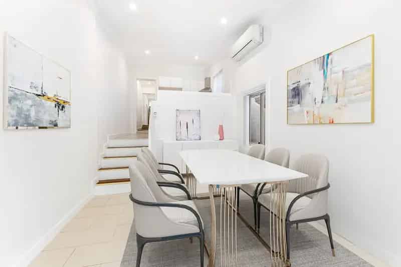 Lease Victorian terrace with 4 bedrooms in Redfern NSW