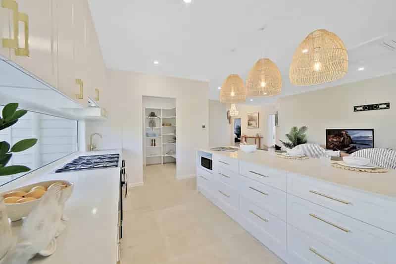 PRESTIGE COASTAL LIVING, LUXURY 4 BEDROOM OCEANFRONT ESTATE - BARGARA HEADLANDS