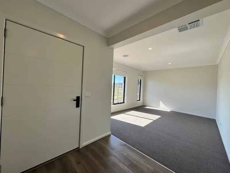 27 Morningside Circuit, Armstrong Creek VIC 3217 - House For Lease