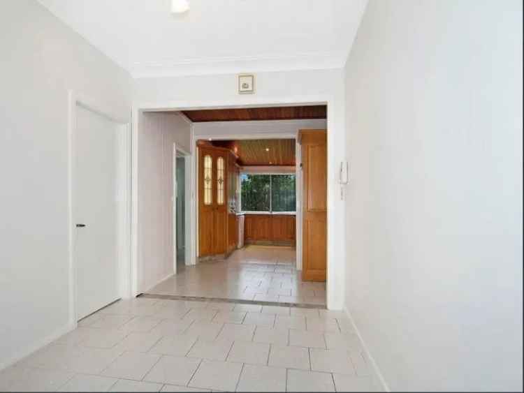 Four Bedroom Home plus Study Westmead NSW