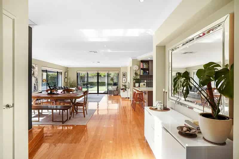 Luxurious Family Living in Leafy Locale