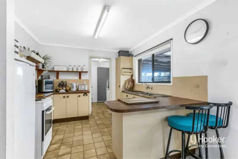 Buy House in Albany Creek with Spacious Bedrooms and Outdoor Patio
