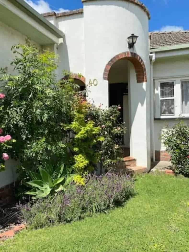 Buy House in Yarram with Art Deco Features and 3 Bedrooms