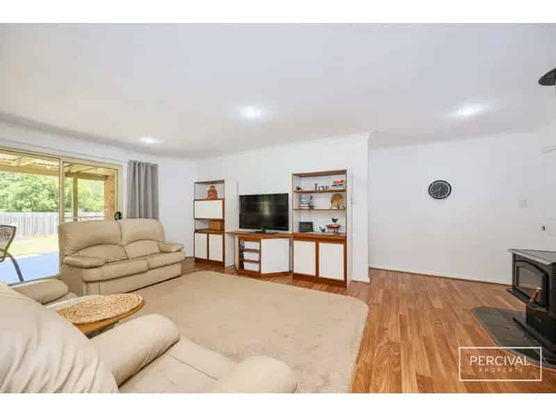 Perfectly Positioned For Family Comfort & Coastal Convenience!