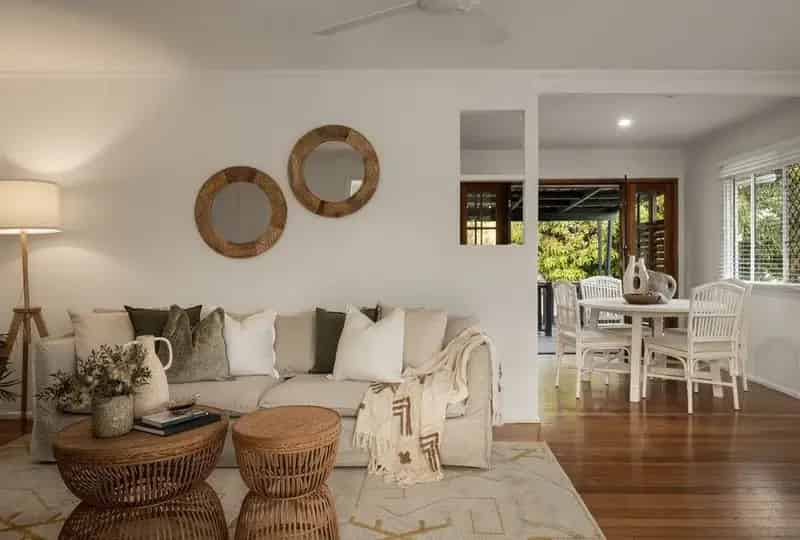 STYLISH FAMILY HOME ON QUIET STREET - $750 per week - 7 MONTH LEASE ONLY !