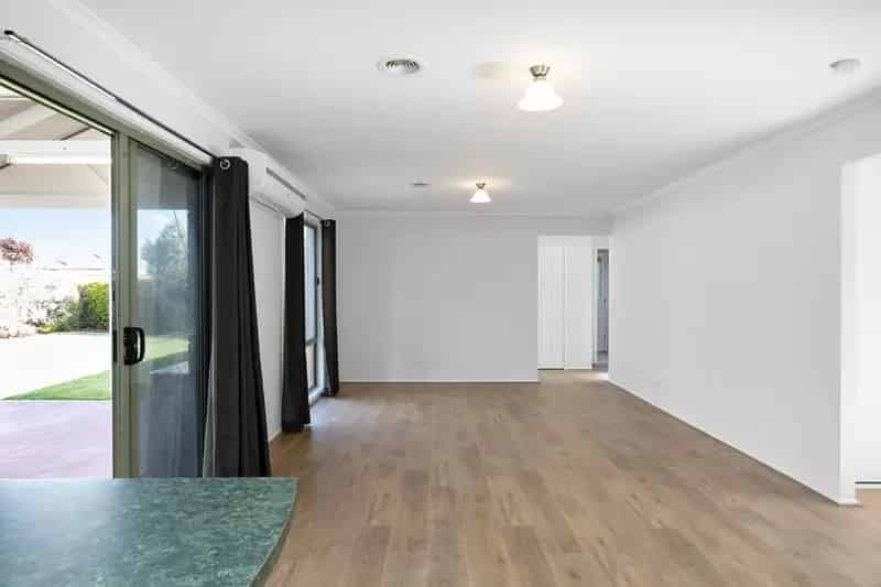 Real Estate For Lease - 4 Lamplighter Court - Whittlesea , VIC