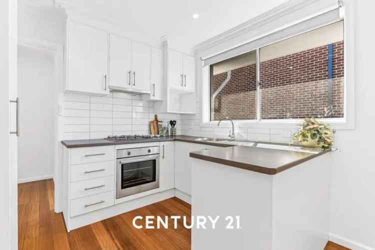 Unit Auction in Clarinda with Modern Features and Garden