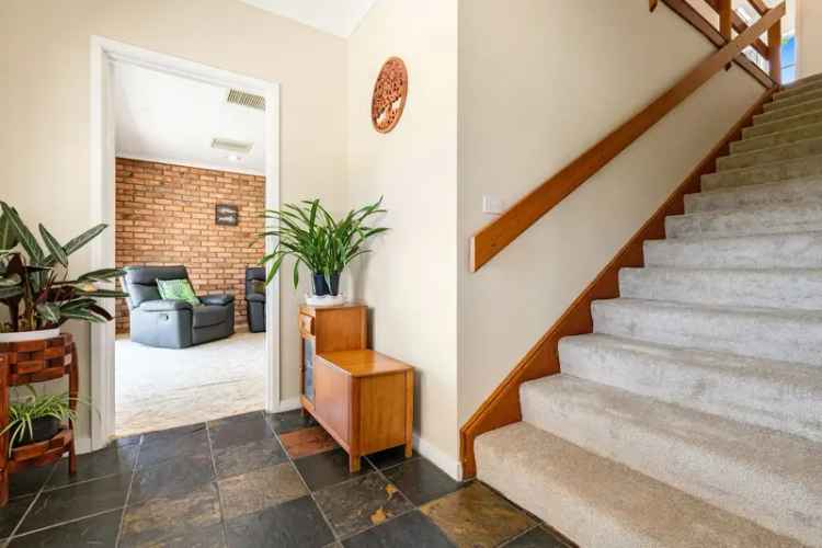 Welcome to a Spacious Family Home in Red Cliffs