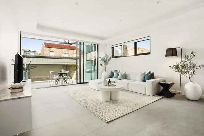 4 Bedroom Duplex near Mascot Station Sydney Airport