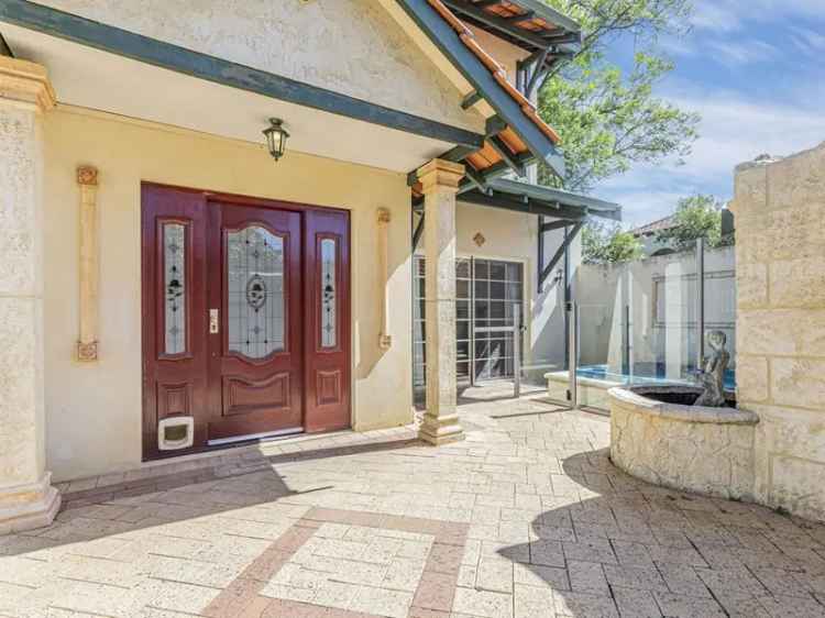 Spacious Townhouse with Spa and Outdoor Oasis - No Strata Fees