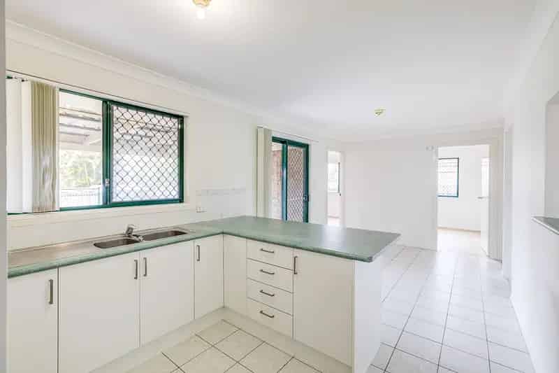 CHARMING 4 BEDROOM HOME NESTLED IN CONVENIENT LOCATION!