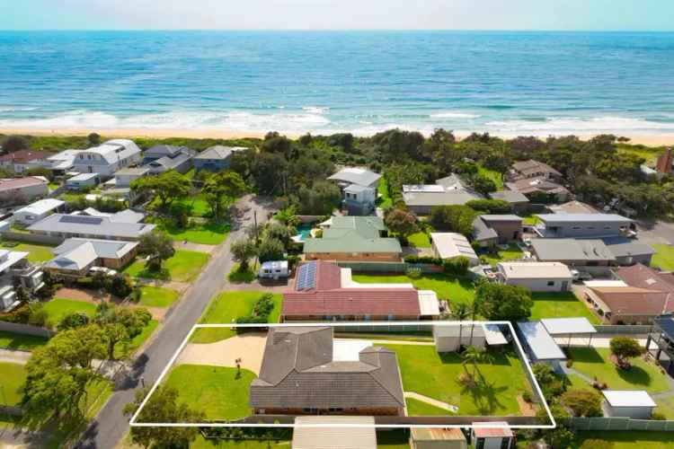 Buy House in Culburra Beach with 4 Bedrooms and Spacious Outdoor Area