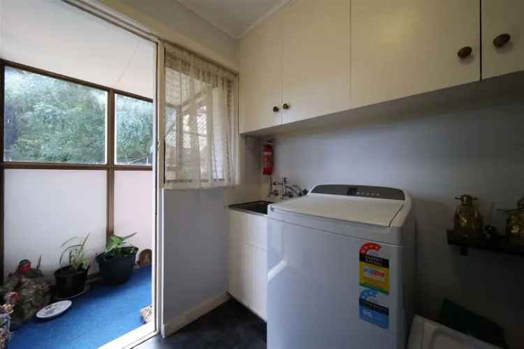 3 Bedroom House in Queenstown with Garden and Shed