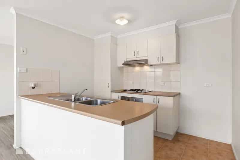 TIDY HOME WITH DUAL SIDE ACCESS AND LOADS OF POTENTIAL.