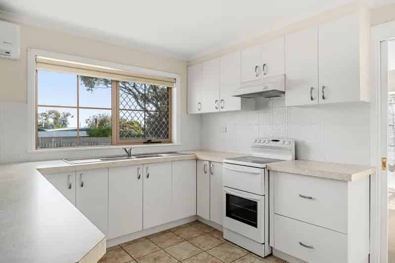 Charming Coastal Retreat - Comfort, Style & Prime Location!