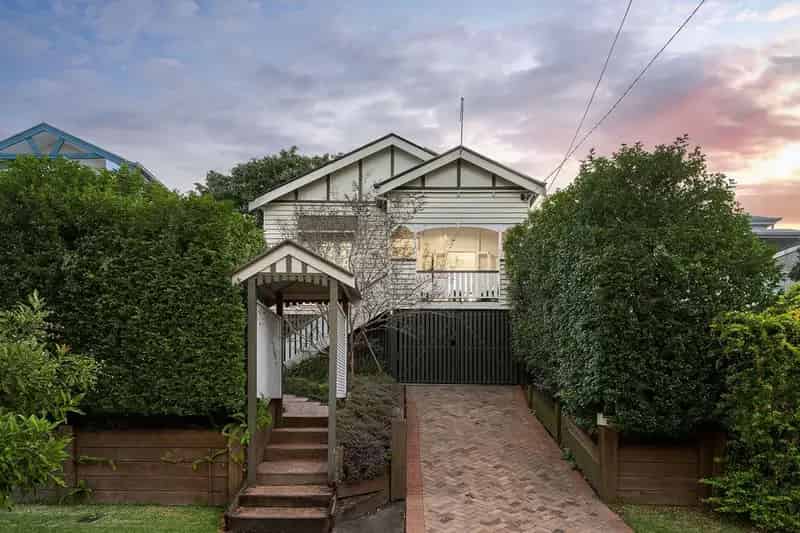 House Auction - 6 Barker Street, East Brisbane QLD 4169