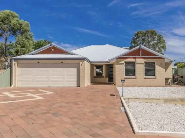 4 Bedroom 2 Bathroom Home near Mandurah CBD