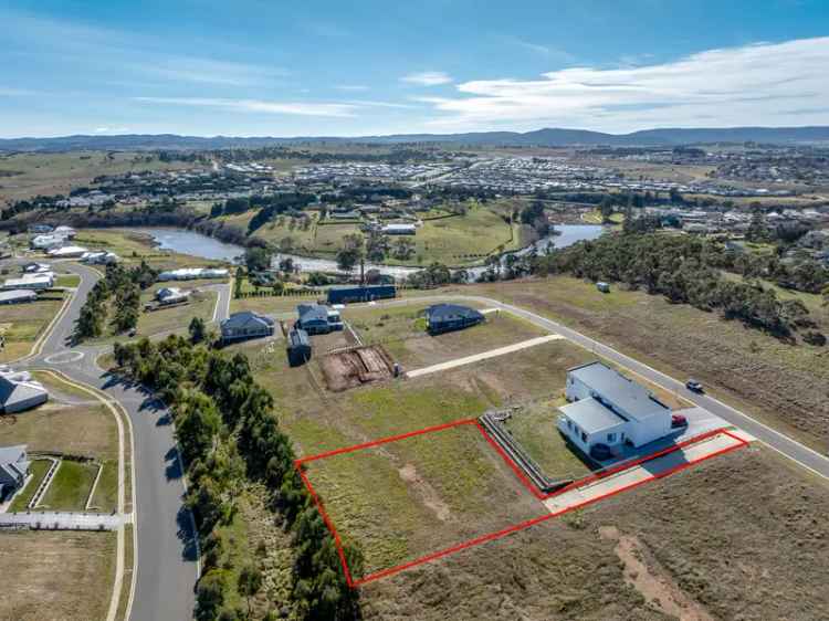 Hillside Views in Snowgums Estate: Build Your Dream Home