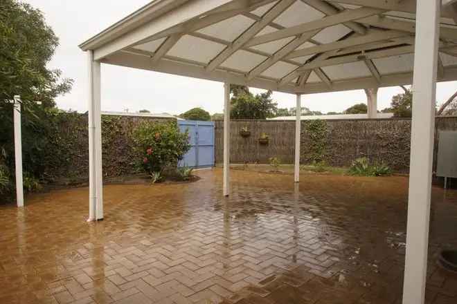 Family Home 3 Bedrooms BIRs Open Plan Kitchen Sunroom