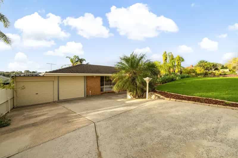 Spacious family home in a desirable coastal suburb
