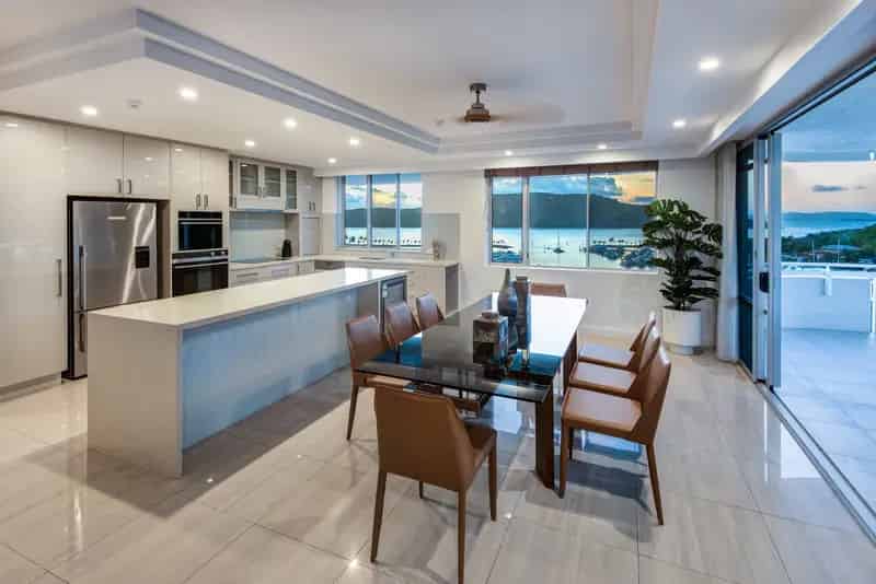 Luxury buy apartment Hamilton Island 4 Bedrooms 4 Bathrooms