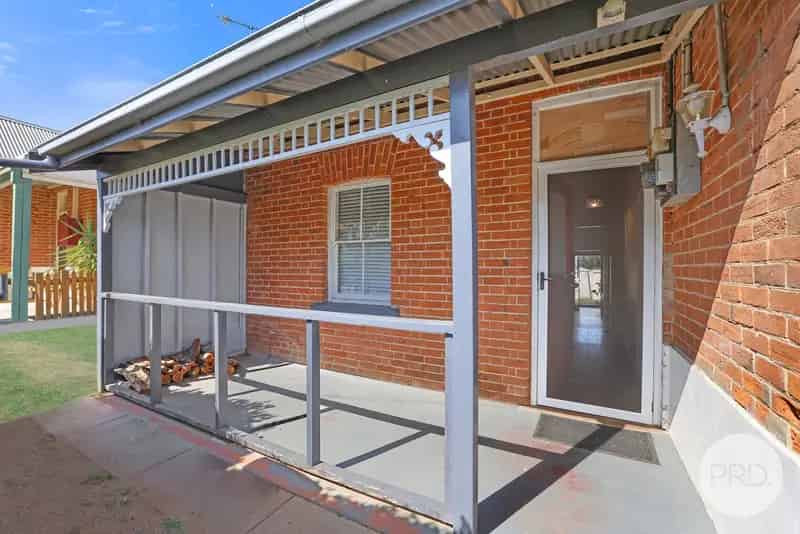 Quaint Cottage in East Tamworth!
