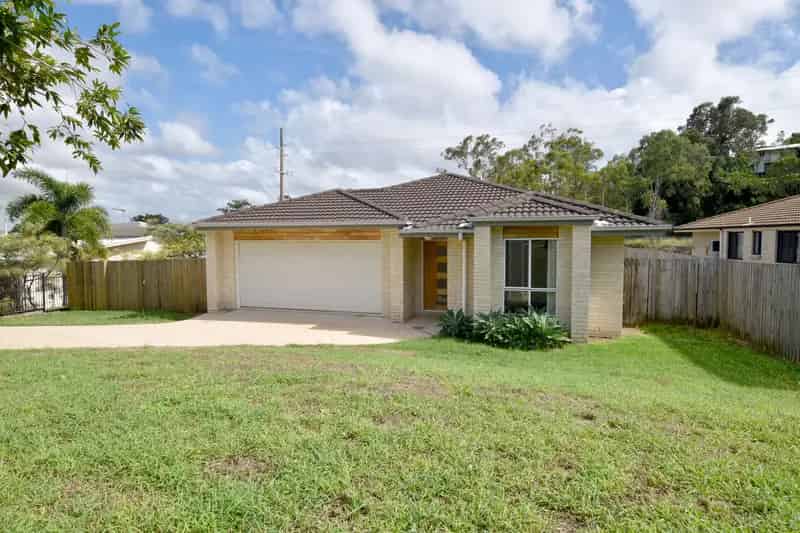MOVE-IN READY HOME IN CONVENIENT WEST GLADSTONE