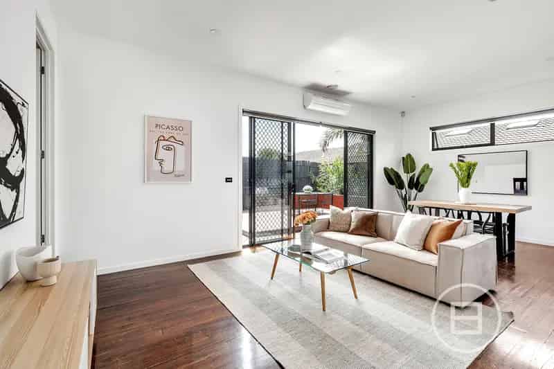 Rent Modern Apartment in Pascoe Vale with Garden and Nearby Parks