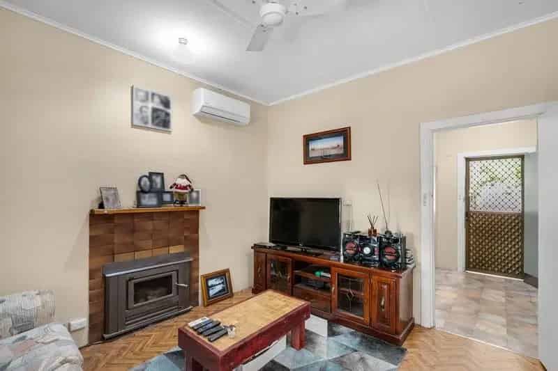 Cute Cottage at a Cracker Price!