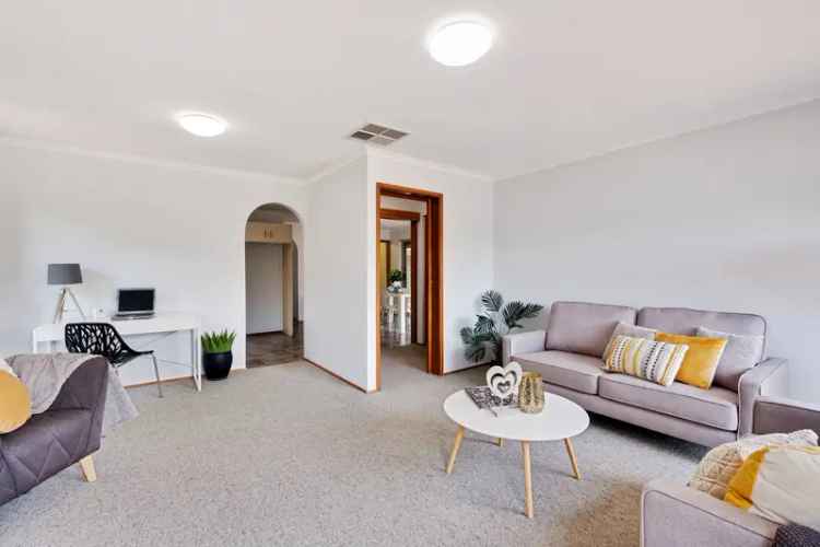 Spacious 3-Bedroom Home in Clovelly Park Near Flinders Medical Centre