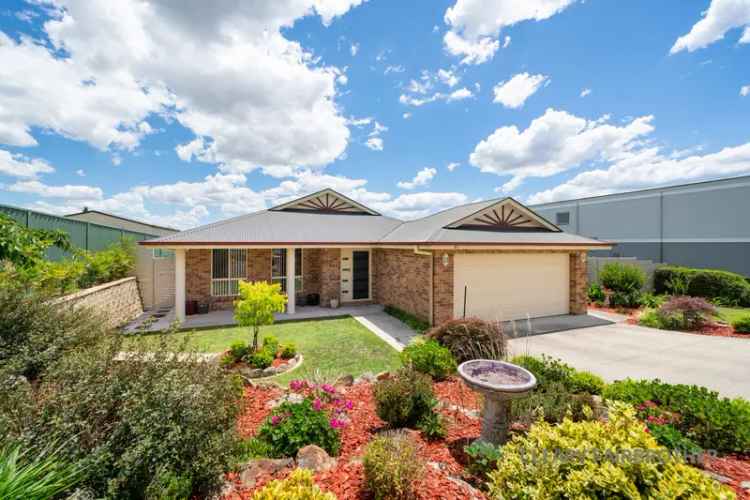 Spacious Family Home Trinity Heights 4 Beds Multiple Living Areas