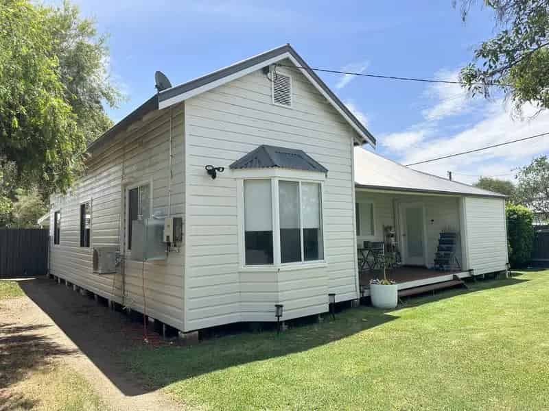 Rent Weatherboard Home Central Location with Modern Features