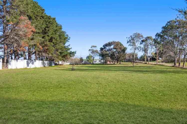 Quaint Country Living On Lake Beeac Foreshore