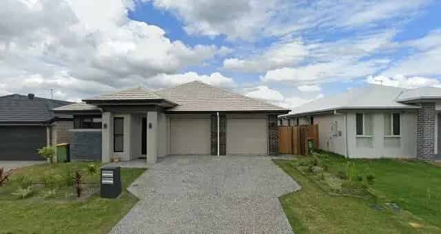 Quiet 3 bedroom Duplex in Park Ridge