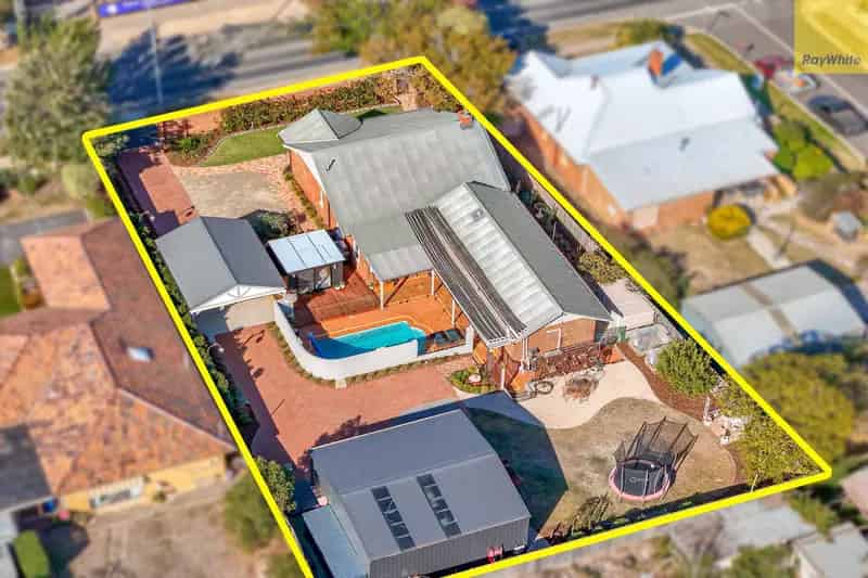 CENTRAL CHARMING RENOVATED CHARACTER HOME