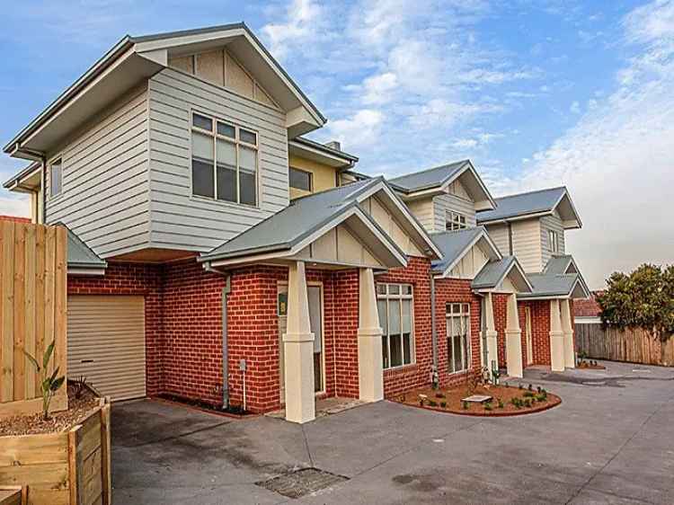 Modern 3-Bedroom Townhouse in Essendon West