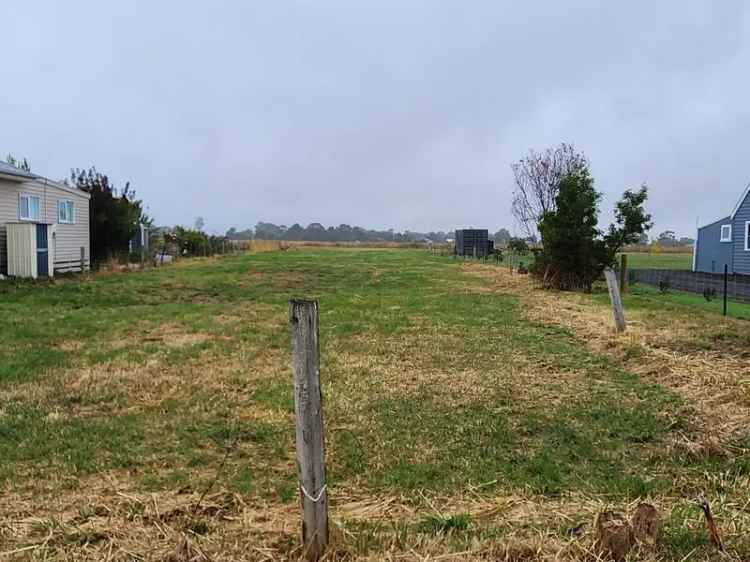 1302 m2 of Flat land in the town of Clunes