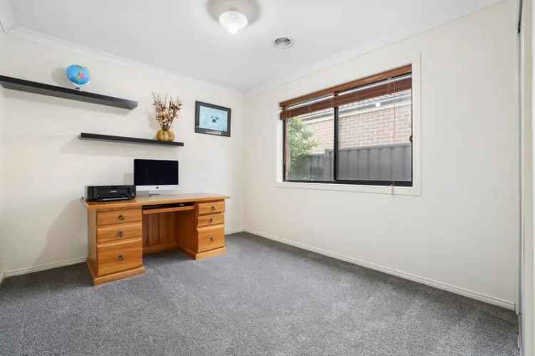 Experience Lifestyle and Convenience at 5 Kinglake Drive