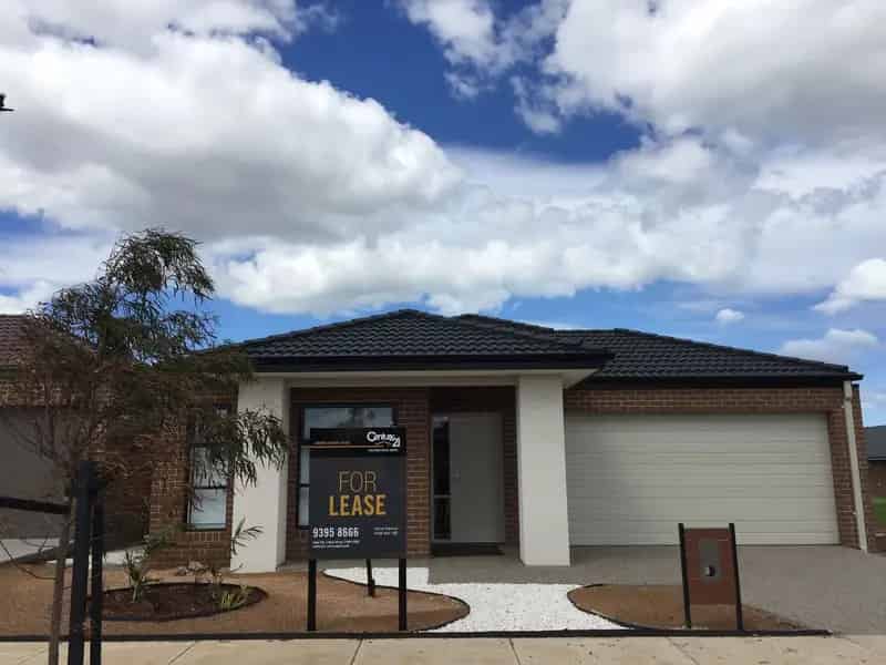 22 Jamaica Street, Point Cook VIC 3030 - House For Lease