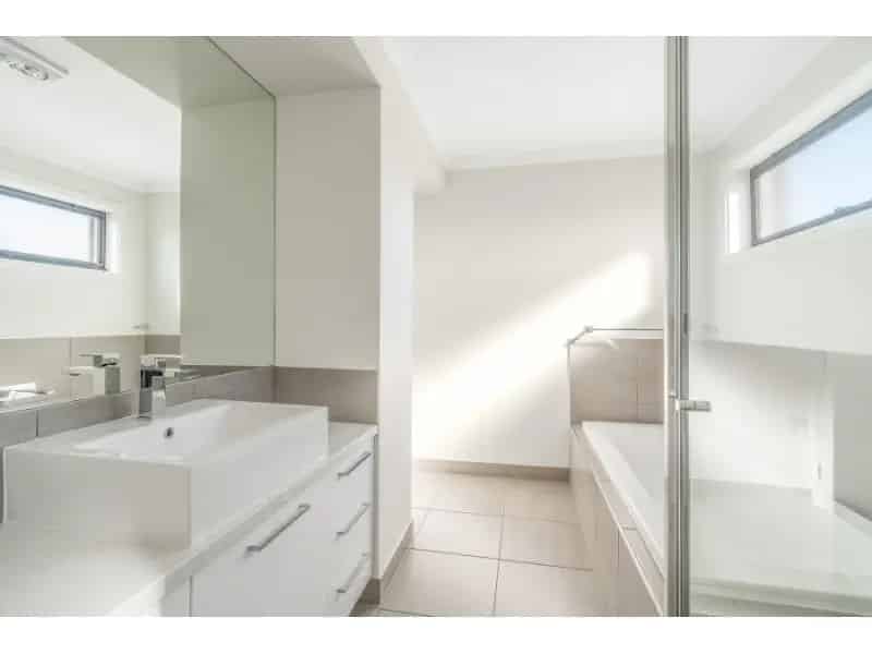 Townhouse In Prime Location!