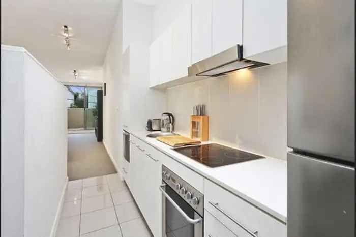 Stylish Apartment with North Facing Balcony in Crown on Queen Complex